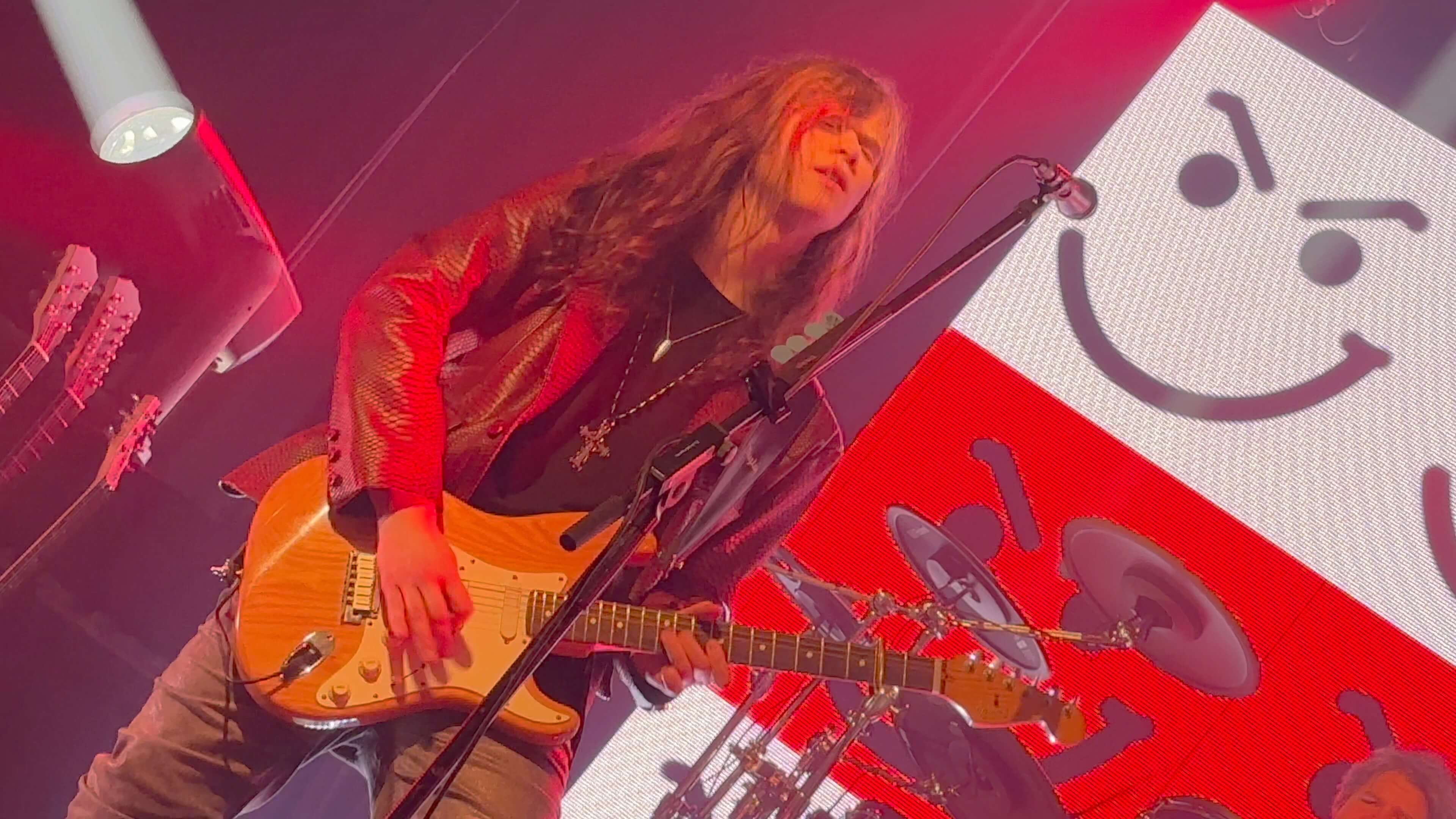 Lars Rogowski mit Gitarrensolo auf seiner originalen Richie Sambora Fender Stratocaster – Keep The Faith Tribute Show